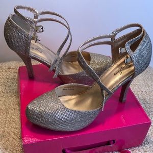 Sassy Sexy Gold Glitter Pumps